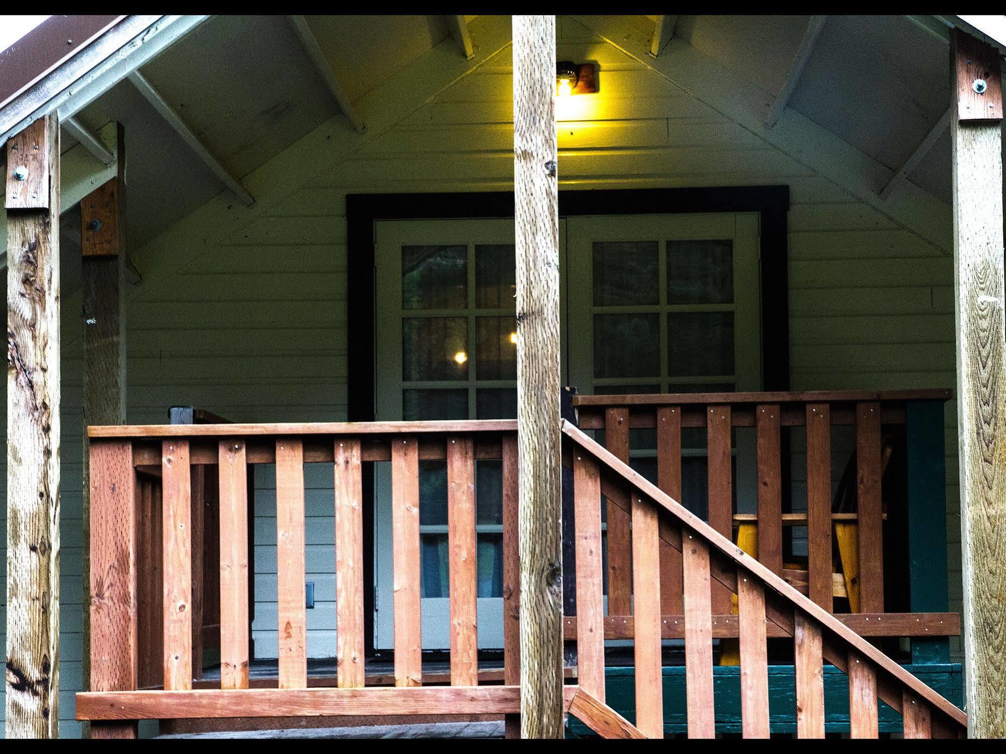 Whittaker'S Motel & Historic Bunkhouse Ashford Exterior photo
